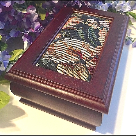 💜NWOB Vintage Style Tapestry Wood Jewelry Box💜 - Picture 7 of 14